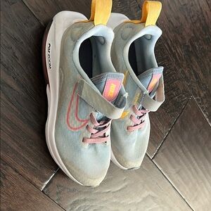 Nike Gray and Pink Sneakers with Modern Design